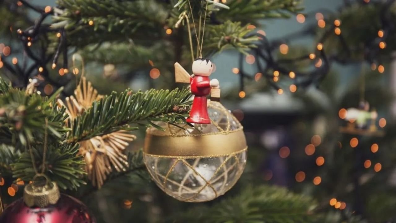 Explore the significance of Christmas trees in homes and offices. Learn Vastu tips to place your tree strategically and invite joy and positive energy into your living spaces.