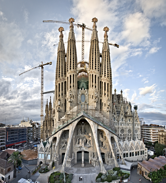 The genius of Antoni Gaudi arcounico