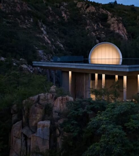 Uncover the captivating beauty of a mountain chapel in China, where the moon's symbolism intertwines with modern design. Step into a realm of balance and inspiration at Arco Unico.